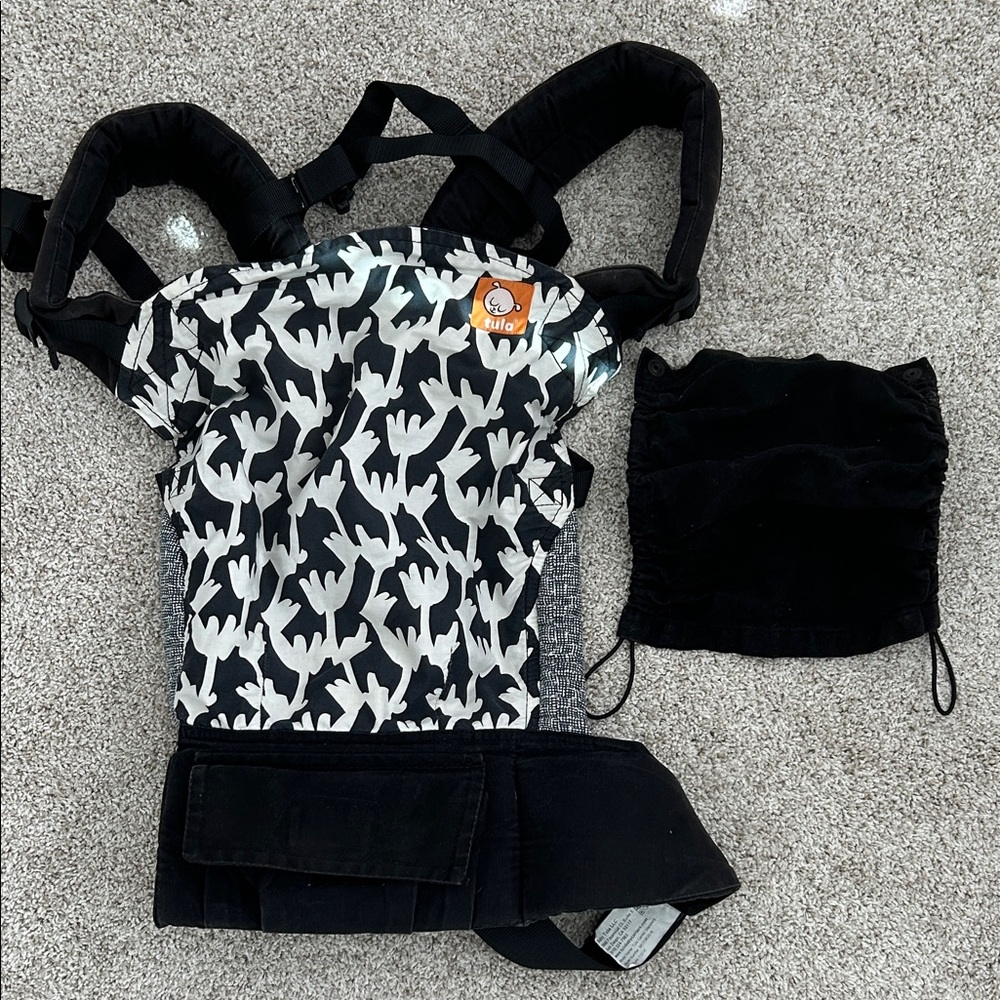 Tula Black & White Print Carrier